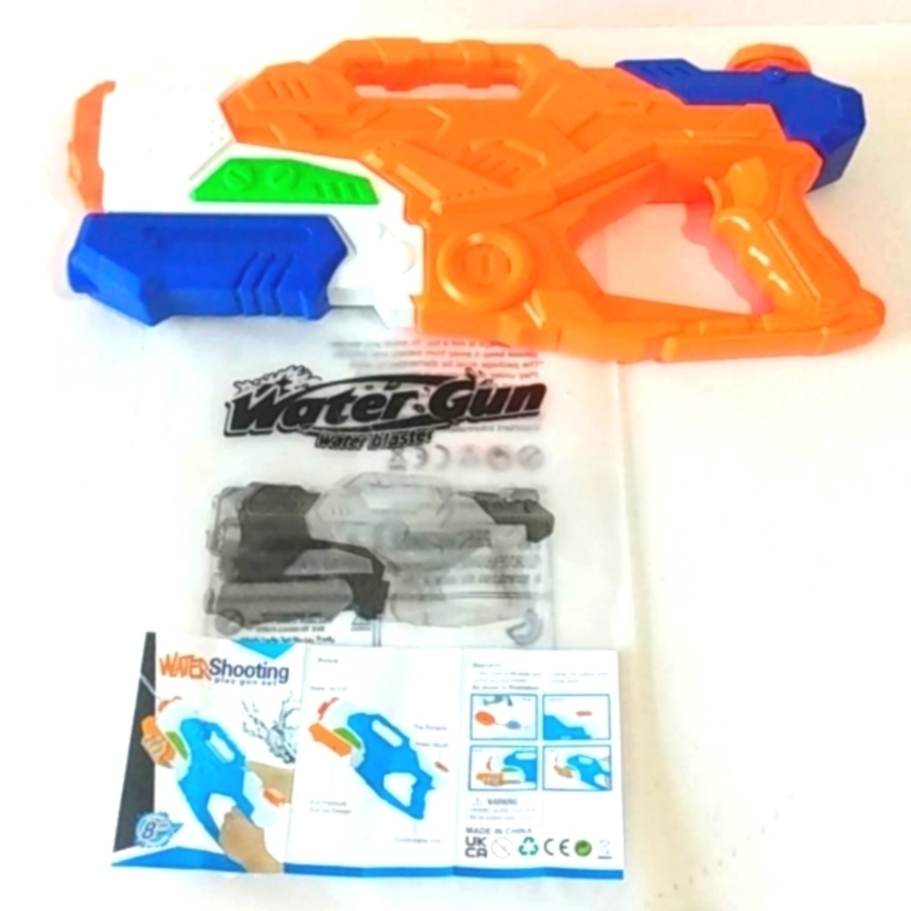 WATER BLASTER SUPER SOAKER WATER GUN POOL TOY NWT